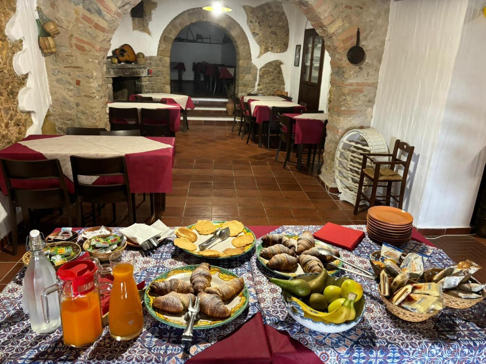 La Locanda Del Curato Rooms Lentiscosa Exterior photo